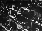 Clemenceau annonçant l'Armistice à  la tribune de l'Assemblée