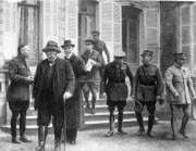 Georges Clemenceau au Grand Quartier général avec les maréchaux Haig, Foch et Weygand