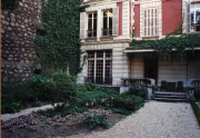 Appartement de Clemenceau - vue  du jardin axée sur la façade et le perron prise avant le réaménagement qui a eu lieu en 2009