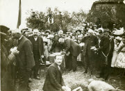 Clemenceau à Salernes pour la pose de la 1ère pierre de l'hospice local, en compagnie du maire et du conseiller général, Pierre Blanc.