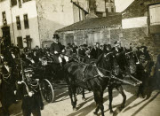 Voyage de G. Clemenceau à Montaigu et à  la Roche sur Yon - Clemenceau traverse la ville en calèche