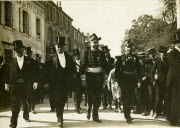 Voyage de G. Clemenceau à Montaigu et à  la Roche sur Yon - Clemenceau parcourt la ville à pied en compagnie notamment du préfet