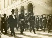 Voyage de G. Clemenceau à Montaigu et à  la Roche sur Yon  - Clemenceau parcourt la ville à pied en compagnie notamment du préfet