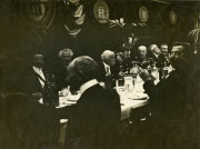 Voyage de G. Clemenceau à Montaigu et à  la Roche sur Yon - Georges Clemenceau à une table de banquet parmi des officiels dont le prefet