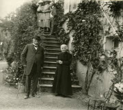 Clemenceau en compagnie de Mme Montand (au fond M. Sicard, Mme Jacquemaire Jung, Mme Bujeaud)